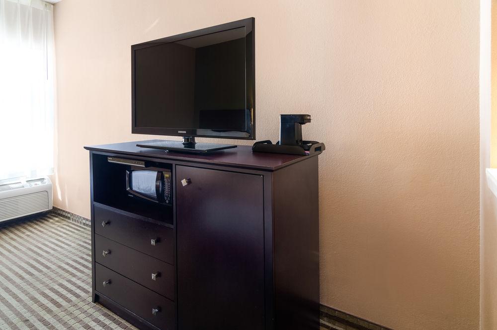 Quality Suites Irving-Las Colinas Bagian luar foto