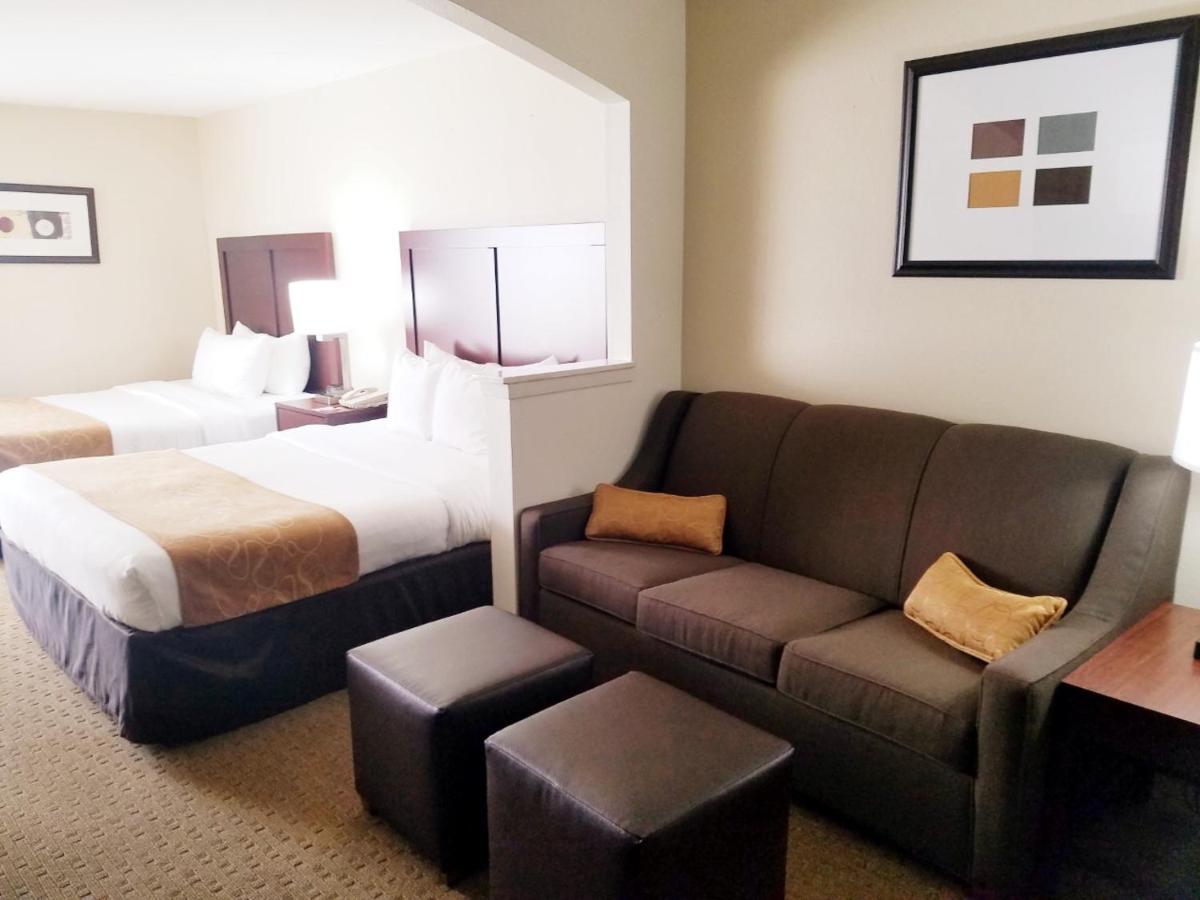 Quality Suites Las Colinas Center Irving Bagian luar foto