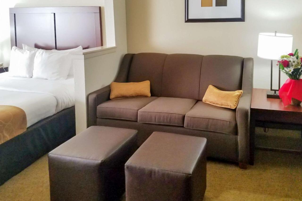 Quality Suites Las Colinas Center Irving Bagian luar foto