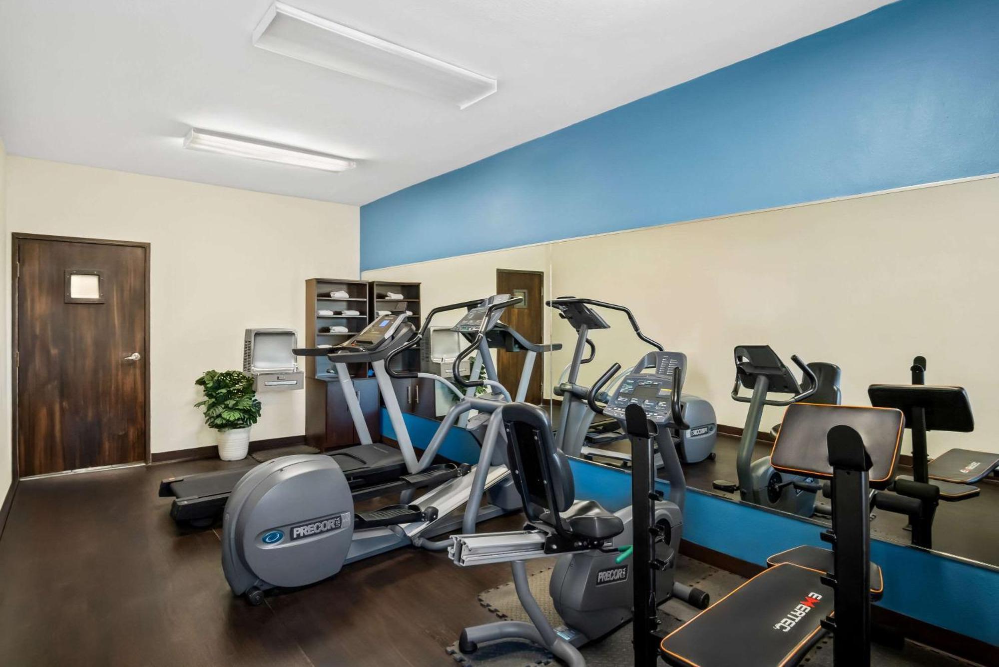 Quality Suites Irving-Las Colinas Bagian luar foto