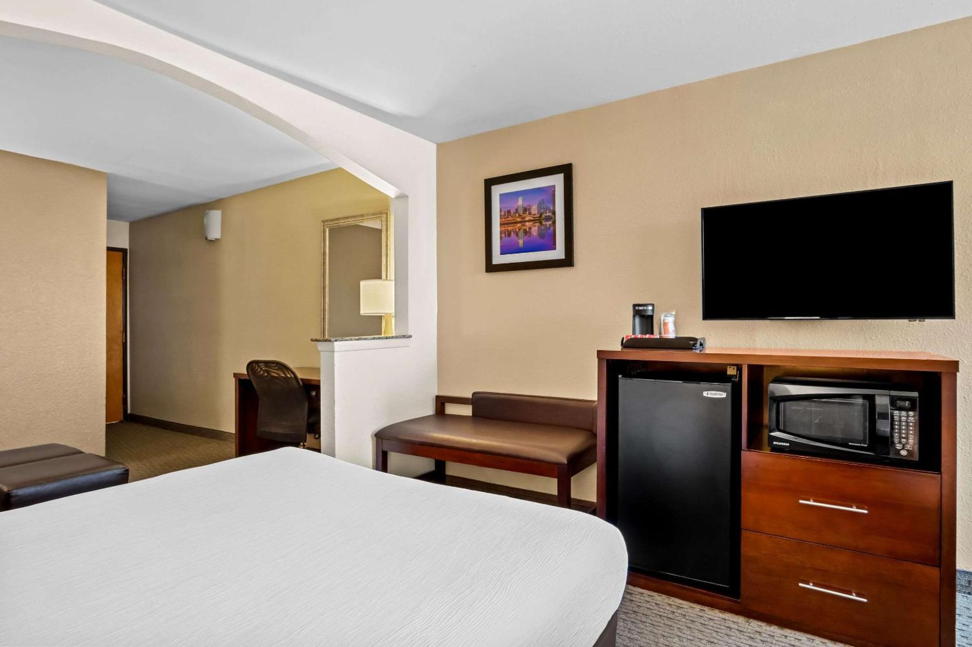 Quality Suites Irving-Las Colinas Bagian luar foto