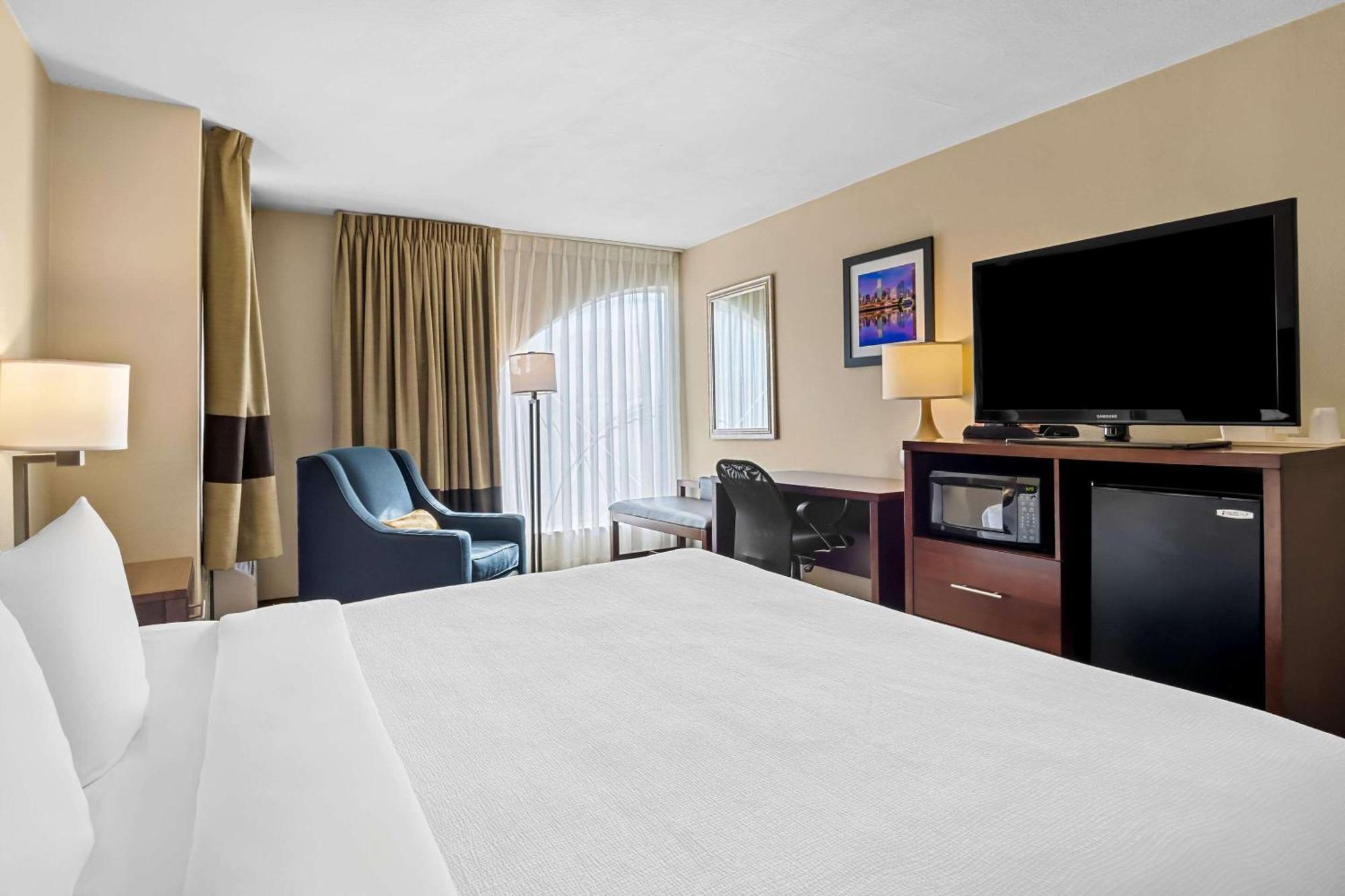 Quality Suites Irving-Las Colinas Bagian luar foto