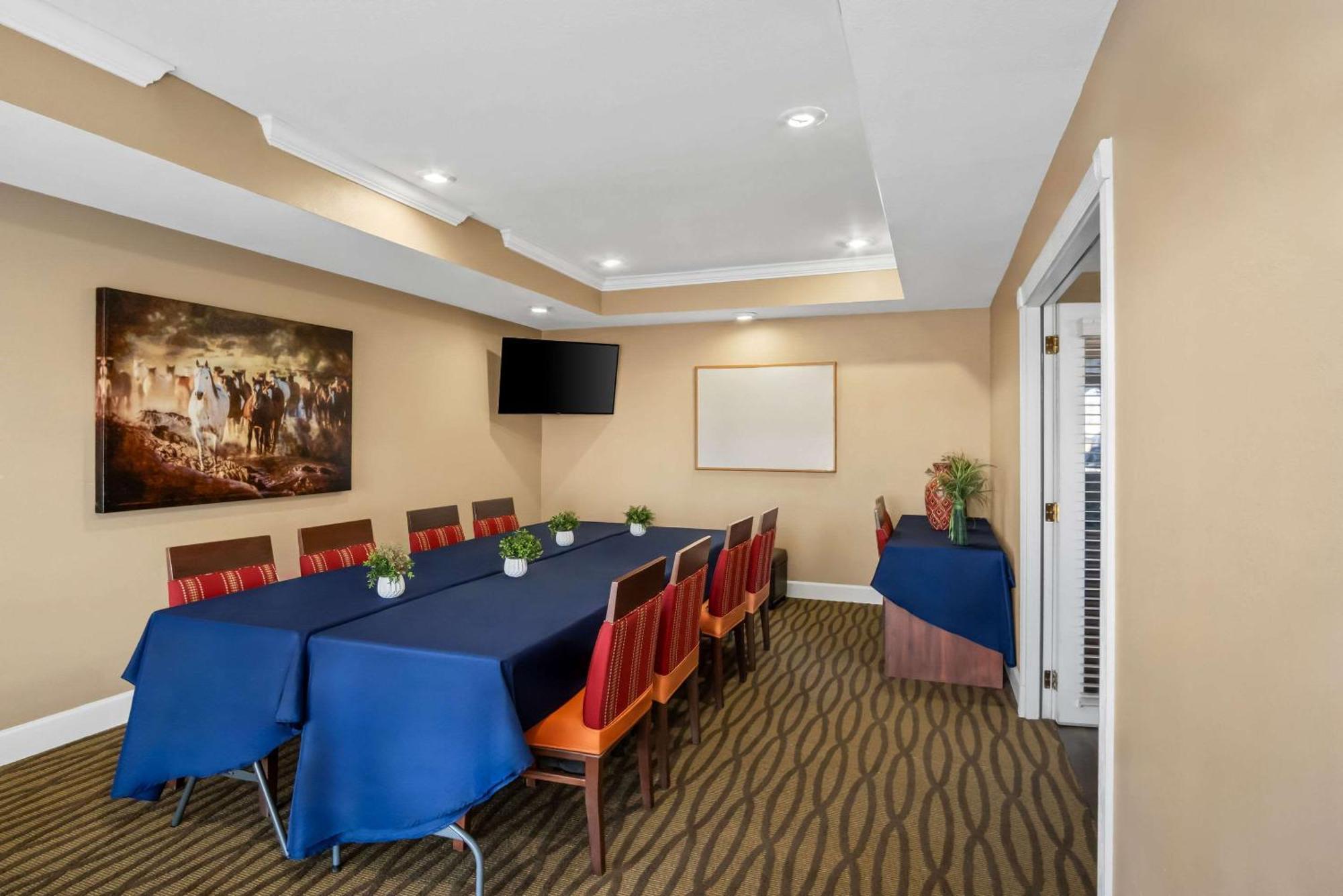 Quality Suites Irving-Las Colinas Bagian luar foto