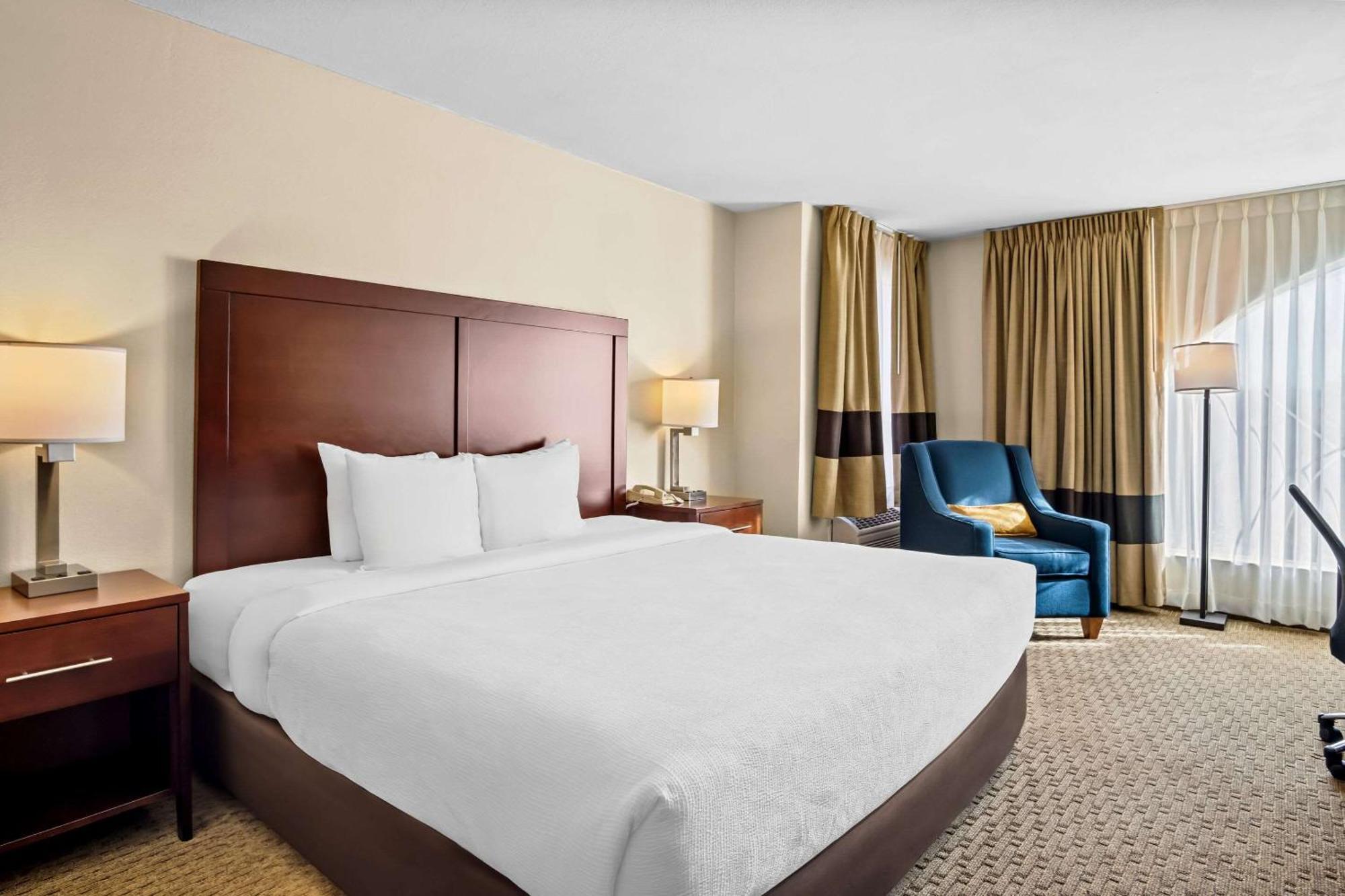 Quality Suites Irving-Las Colinas Bagian luar foto