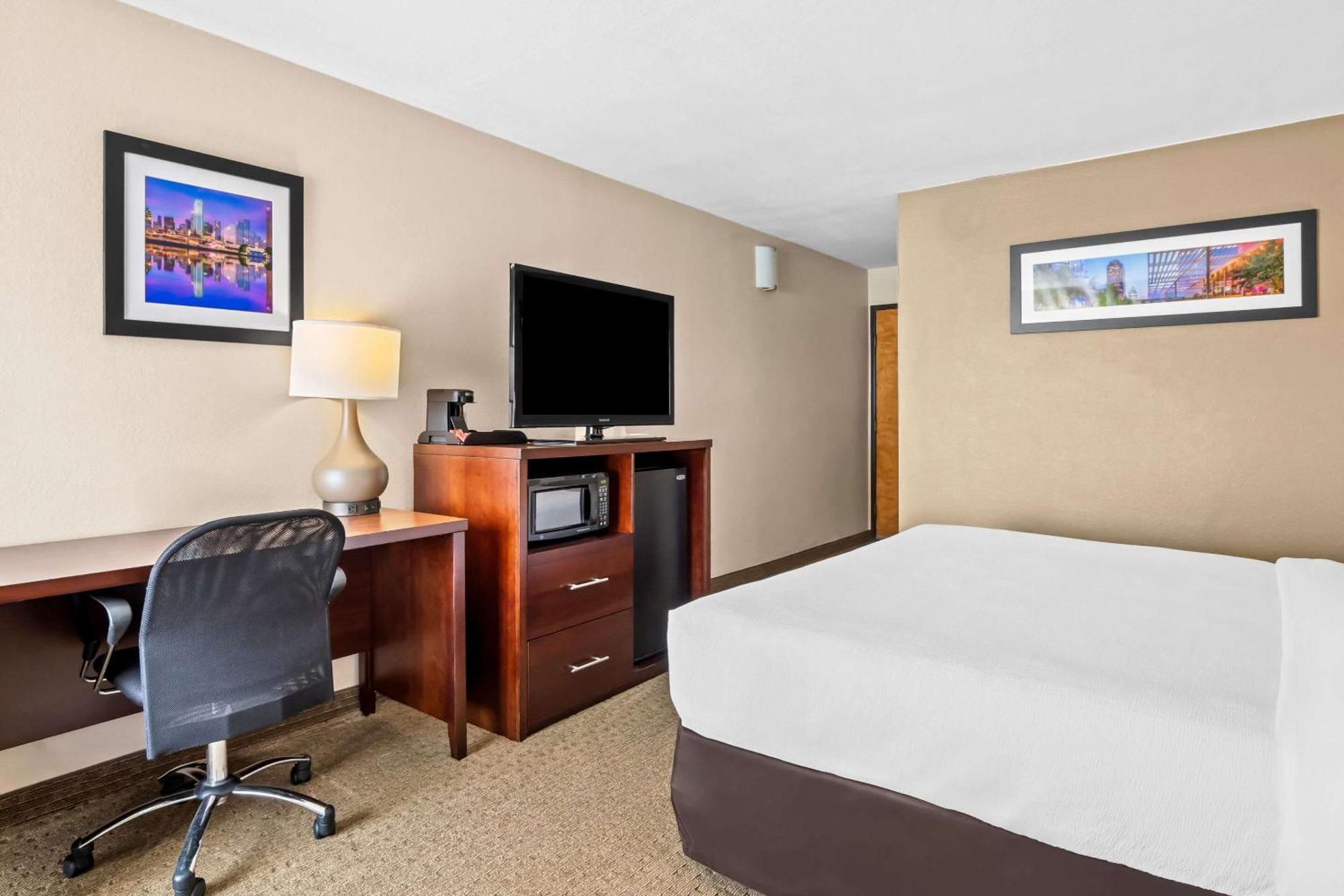 Quality Suites Irving-Las Colinas Bagian luar foto
