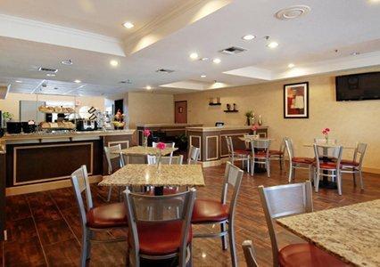 Quality Suites Irving-Las Colinas Bagian luar foto