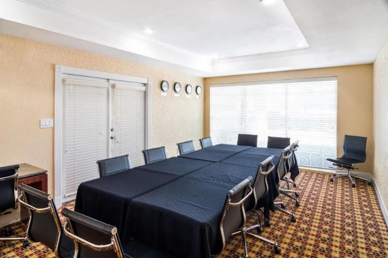 Quality Suites Irving-Las Colinas Bagian luar foto